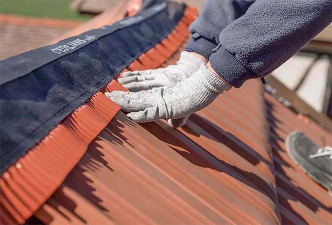 Rénovation de faîtage avec closoir ventilé sur tuiles à Ousse (64320)